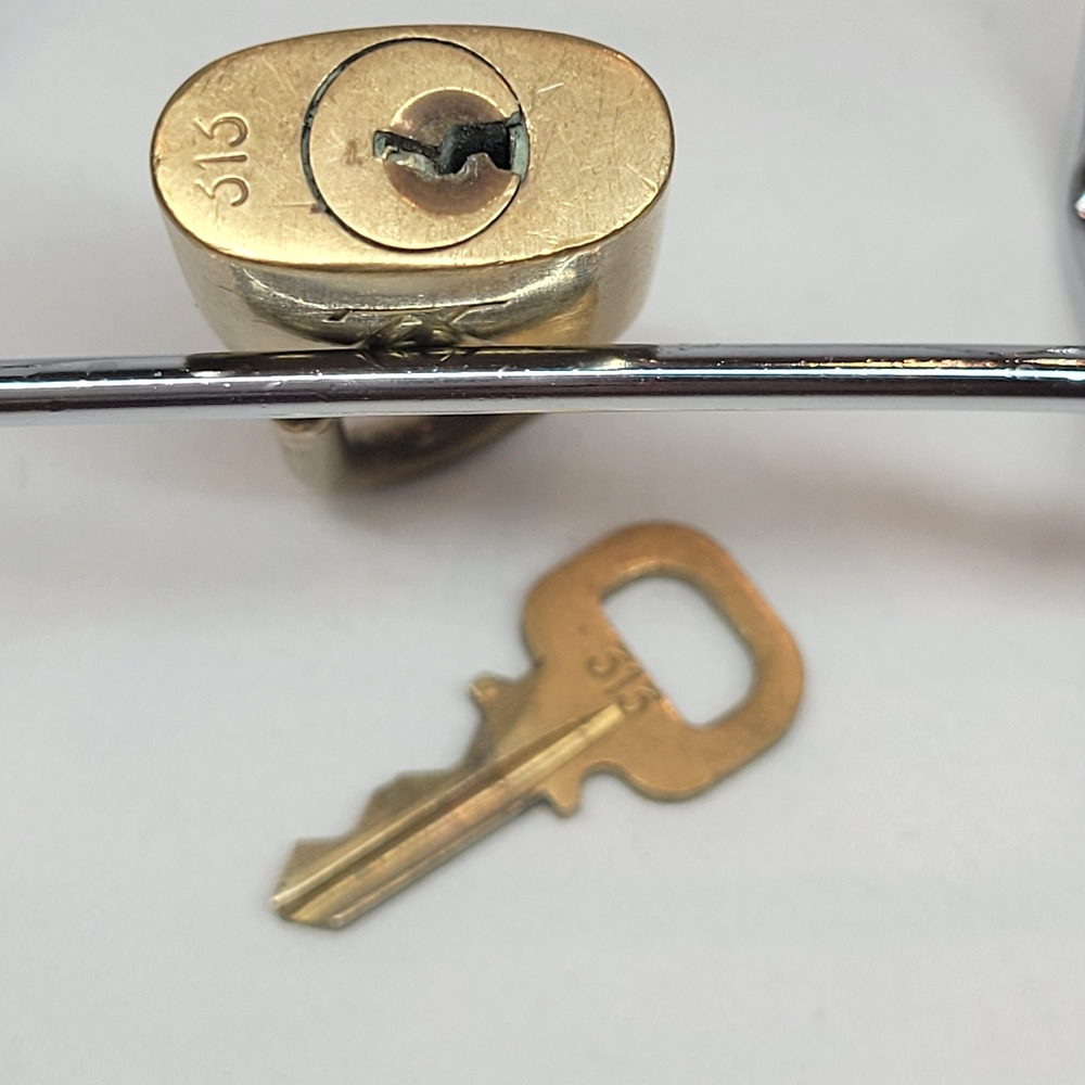 GUC Authentic Louis Vuitton Gold Lock & Key Set - Picture 2 of 2